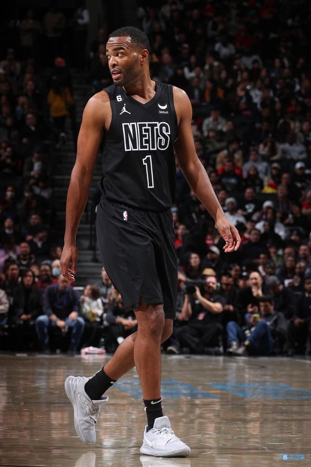 快船险胜猛 快船险胜猛