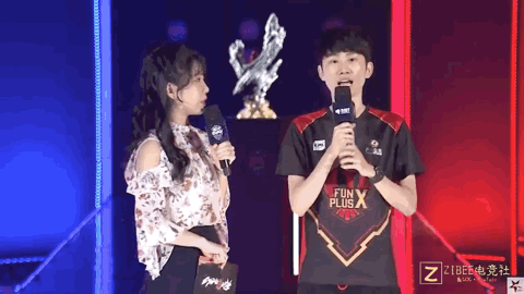 会赛场上 会赛场上