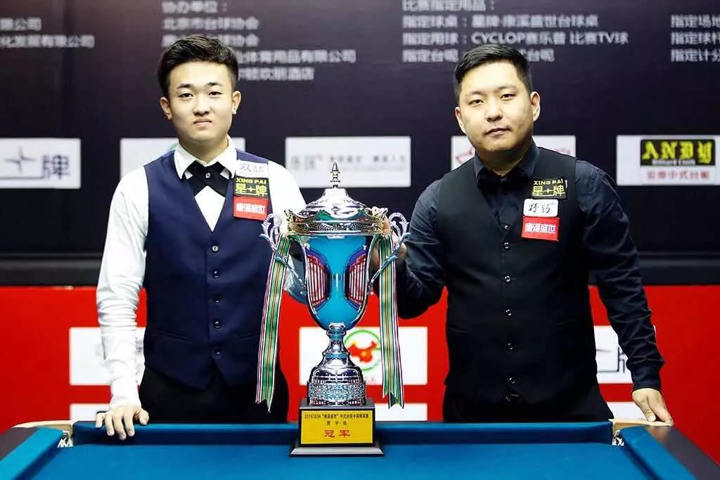 两队在球场 两队在球场