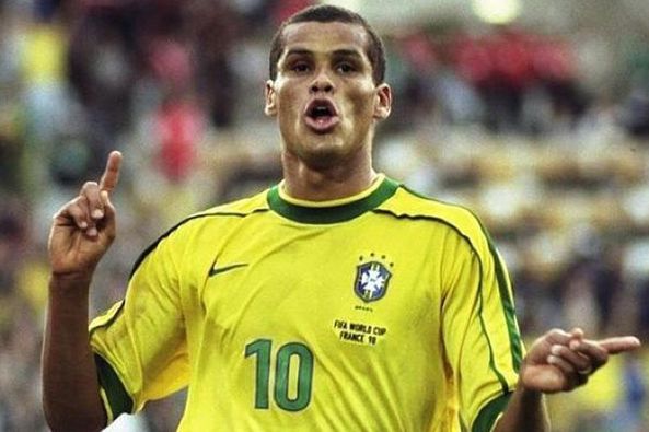 埃泽擅长游 埃泽擅长游